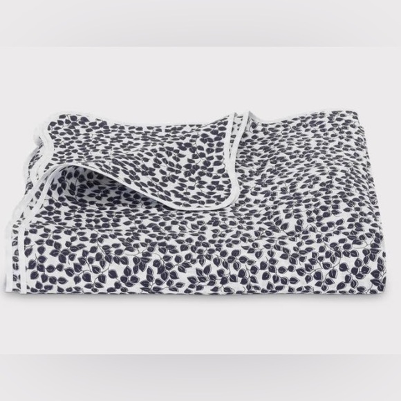 Matouk Margot Oblong Floral Printed Linen Tablecloth 70" x 126" Midnight - Picture 4 of 5